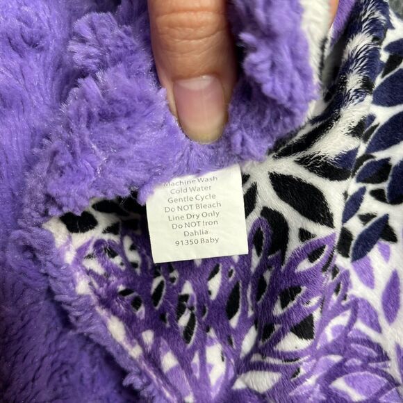 Baby Laundry DAHLIA 91350 Minky Blanket Purple White 35" X 26" Floral - Picture 6 of 8